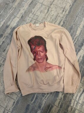 Madeworn Unisex Vintage-Style David Bowie Crewneck Sweatshirt in Blush Pink